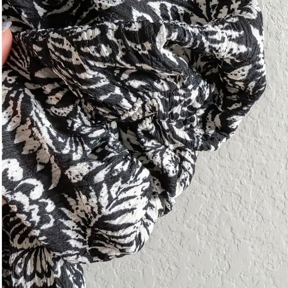 LOFT Black & White Textured‎ Botanical Puff Sleeve Blouse Size Small